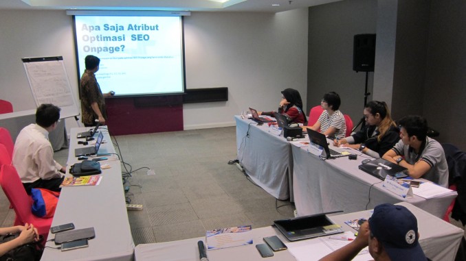 Perkembangan Digital & Internet telah mengubah dunia & cara berbisnis. Tingkatkan Penjualan & Menangkan persaingan dengan Digital Marketing